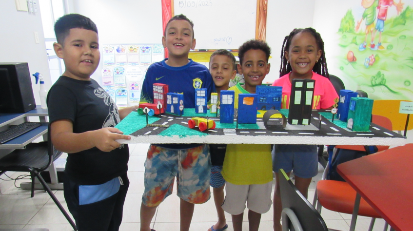 Miniaturas que salvam vidas: Maquetes educativas do Projeto Transformar despertam a consciência no Maio Amarelo