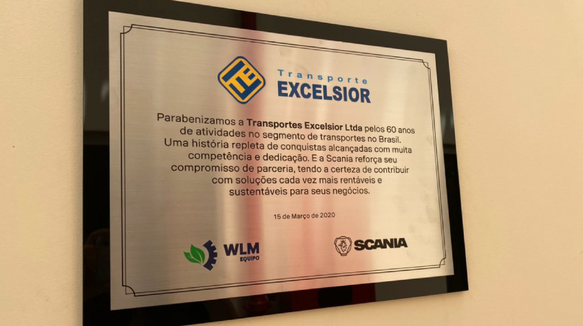 Transporte Excelsior recebe homenagem da Scania por seus 60 anos